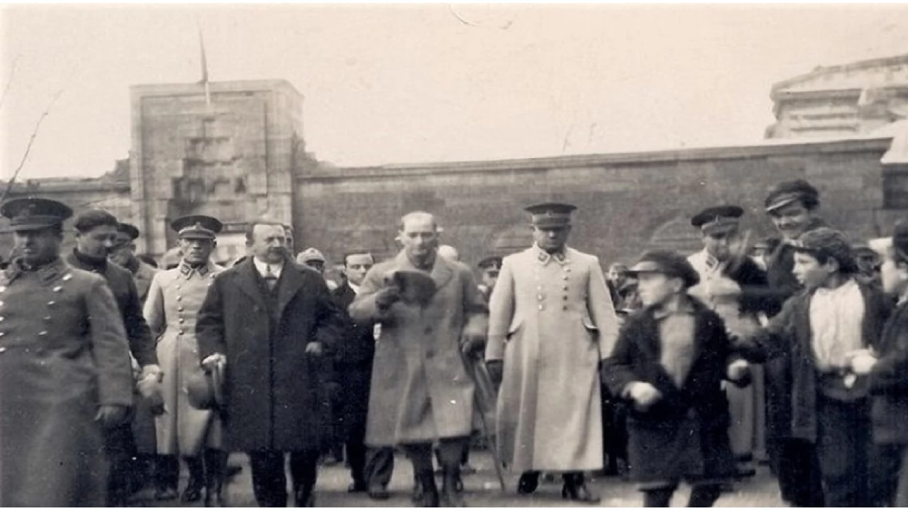 Atatrkn, Mslman devletlerle hukuku -3-