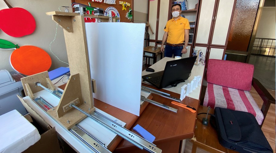 Atık malzemelerden CNC makinesi yaptı