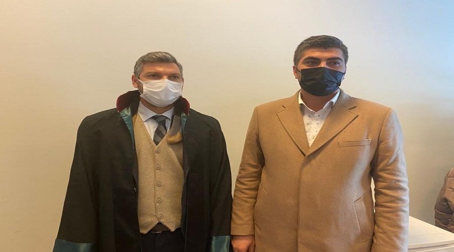 Avukat ve haciz memurunu yakmaya çalışmıştılar