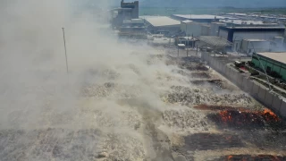 Aydın'da kağıt fabrikasında çıkan yangın kısmen kontrol altına alındı