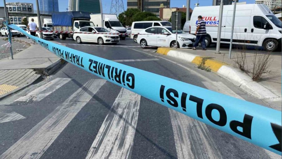 Bah�elievler'de mazot d�k�len yol ula��ma kapand�