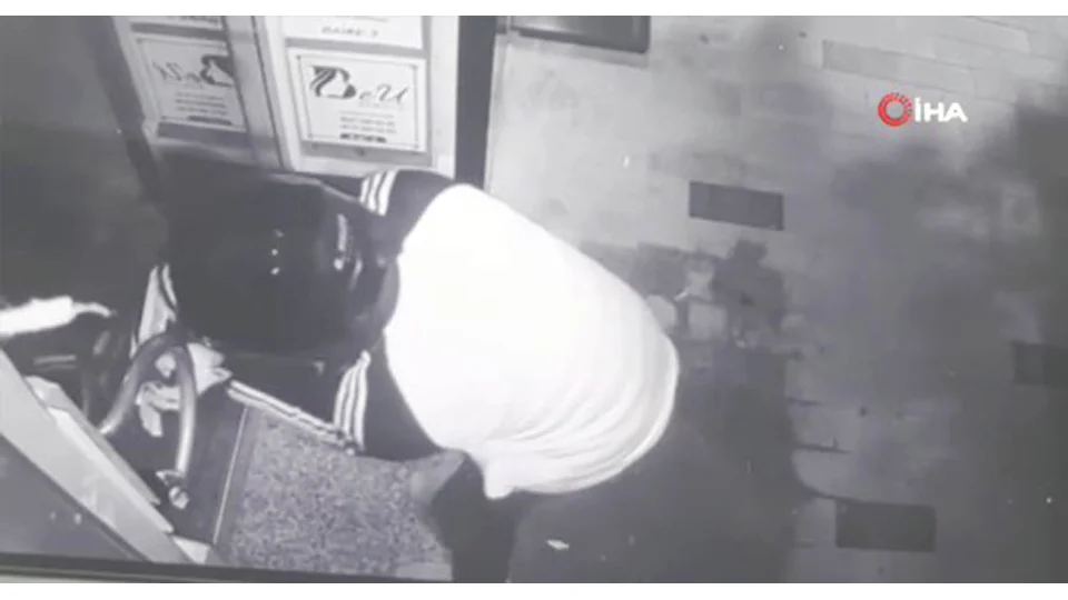 Bak�rk�y'de i� merkezi giri�ine el bombas� as�ld�