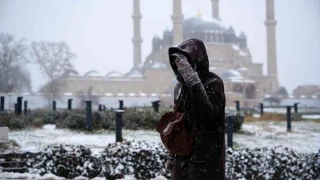 Balkanlardan gelen so�uk hava Edirne'yi beyaza b�r�d�