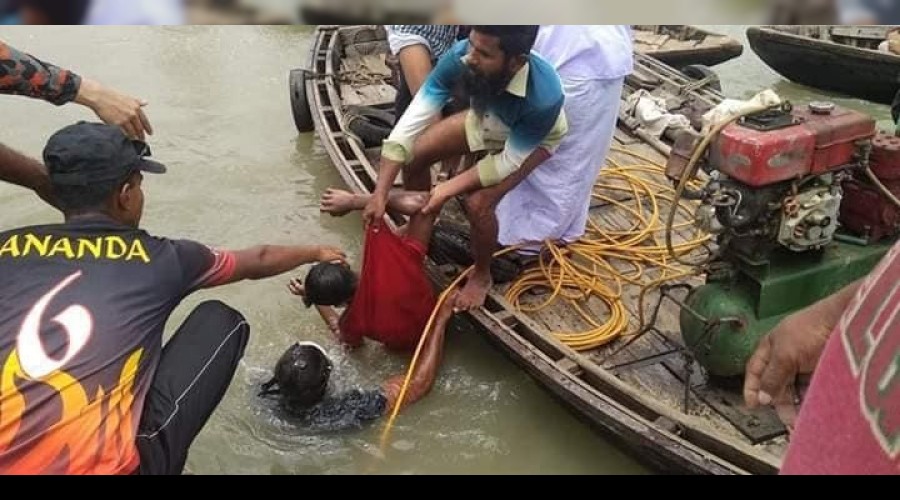 Bangladeş'te feribot battı: 30 ölü