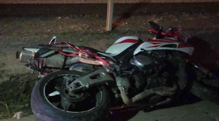 Bariyerlere arpan motosiklet srcs feci ekilde hayatn kaybetti