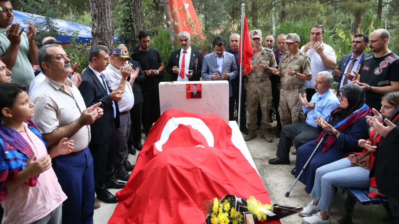 Ba��avu� Ferhat Gedik kabri ba��nda an�ld�