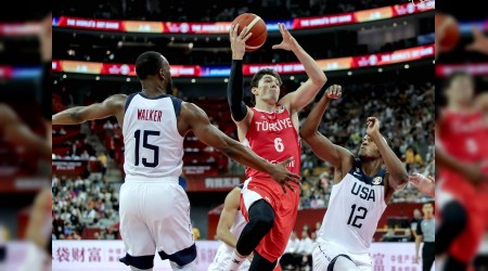 Basketbolda finalistler belli oluyor