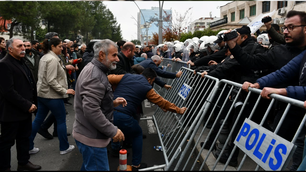Batman'da gözaltı dalgası