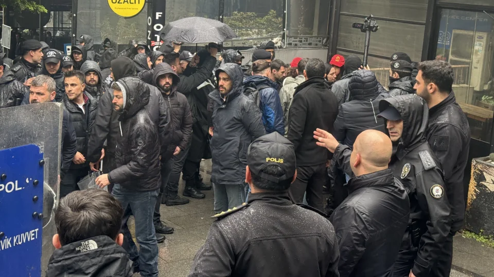 Be�ikta�'tan Taksim'e y�r�mek isteyen gruba m�dahale