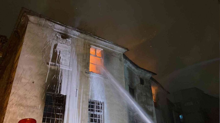 Beyoğlu'nda kilise yandı: 2 ölü, 2 yaralı