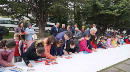 Bin 920 resimle sokakları renklendirdiler