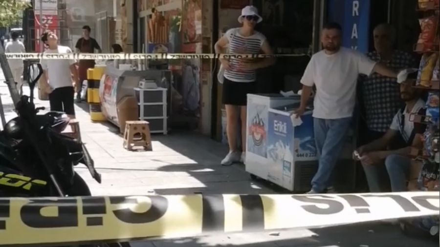 Binadan başlarına taş yağdı