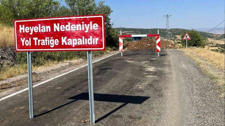 Bingl'de yol heyelan nedeniyle kapand