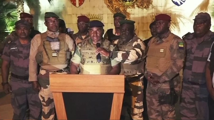 Bir Afrika ülkesinde daha askerler yönetime el koydu