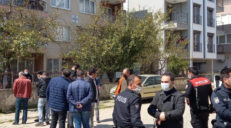 Birlikte yaşadığı kadını kurşunlayıp aynı silahla kendini vurdu