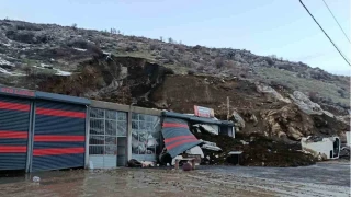 Bitlis'te heyelan: D�kkan toprak y���n� alt�nda kald�