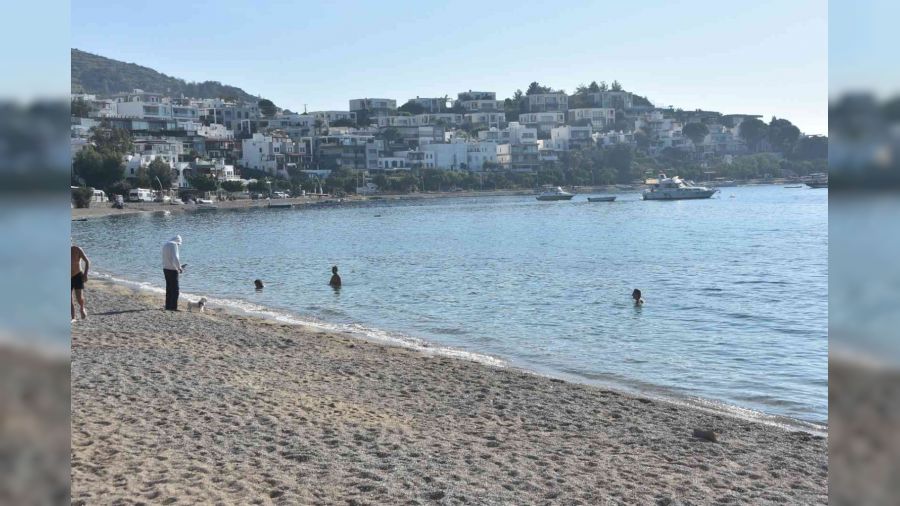 Bodrum denize girip güneşlendiler