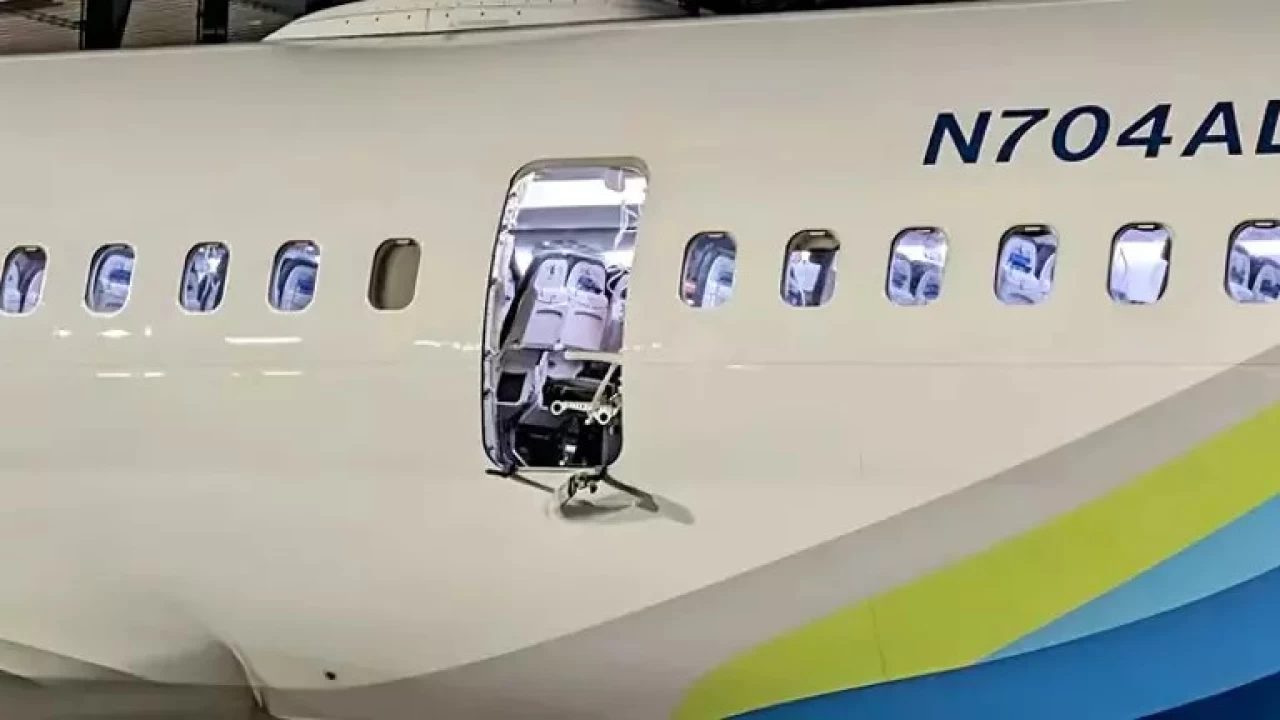 Boeing, u�a��n acil ��k�� kap�s�n�n kopmas�ndaki hatay� kabul etti