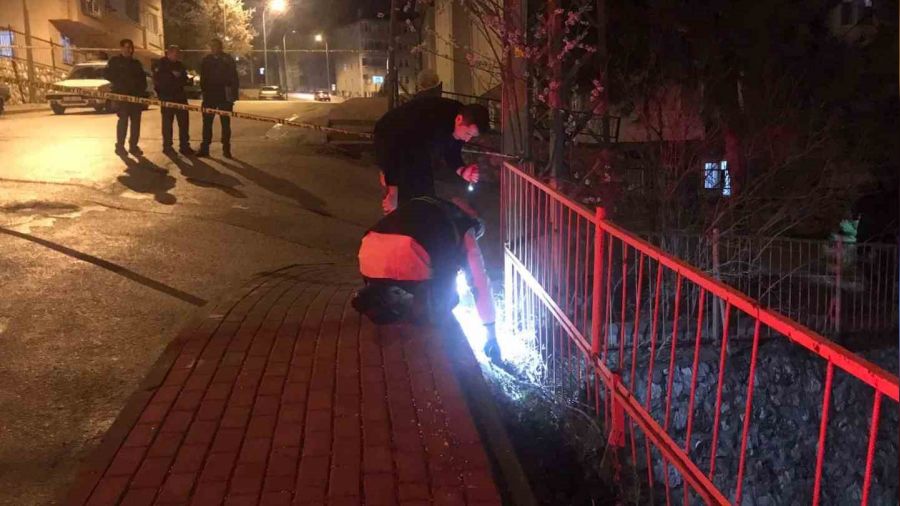 Bo�and��� e�i ve erkek arkada��n� bacaklar�ndan vurdu