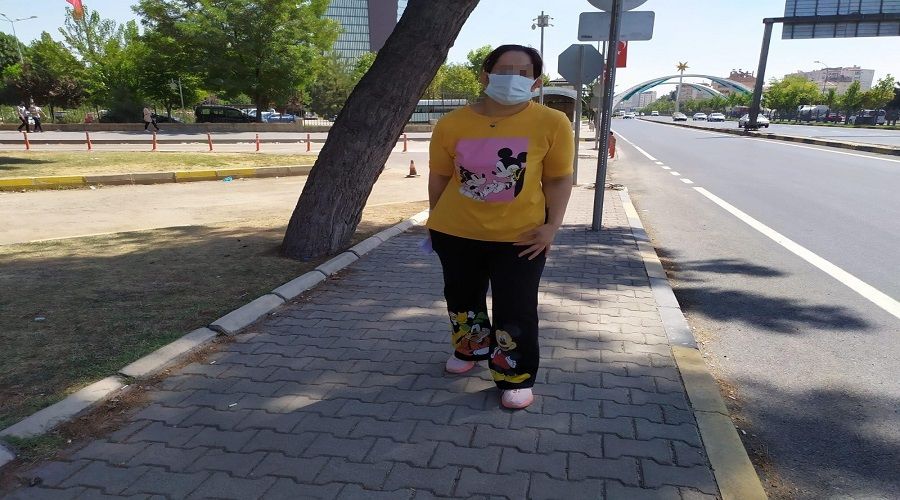 Bo�anmak istedi�i kocas� taraf�ndan b��akland�