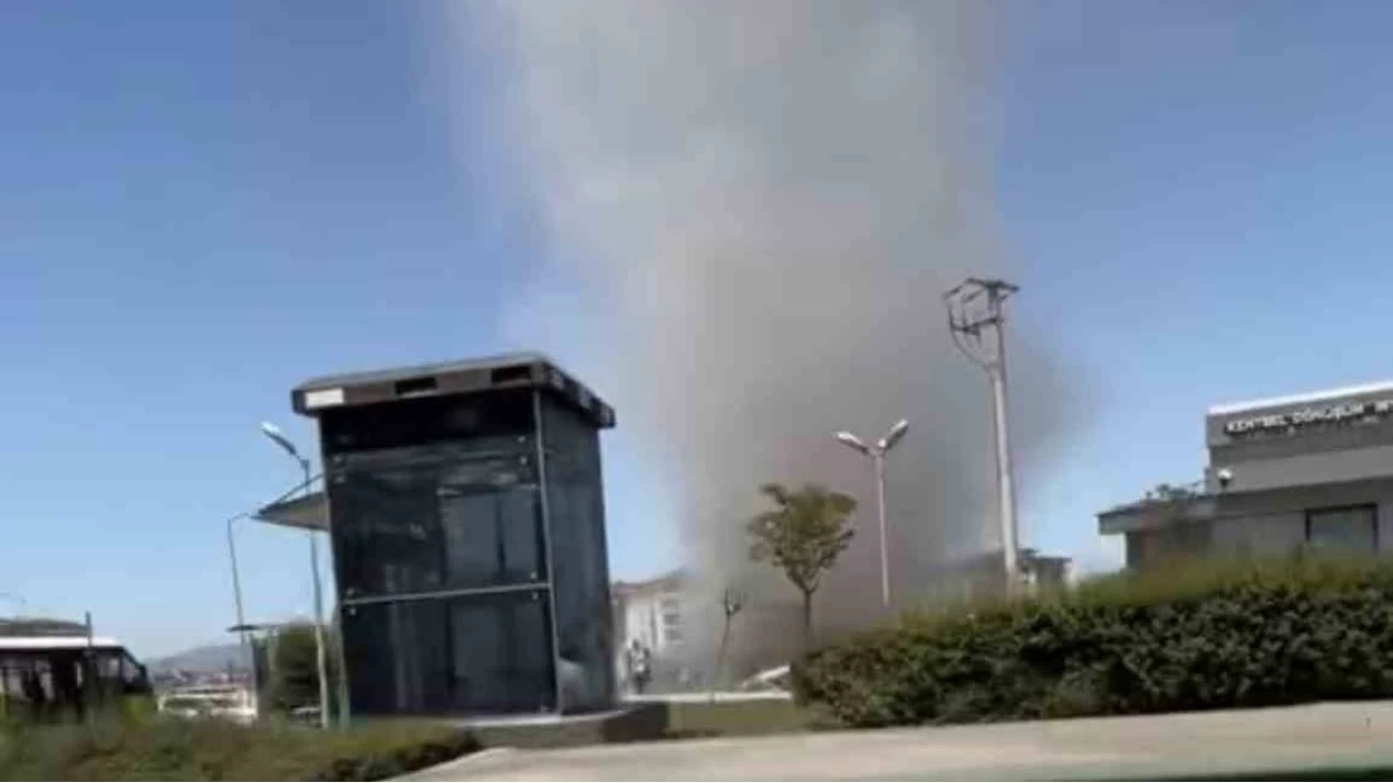 Bursa'da hortum: Bir anda geldi tozu dumana katt�