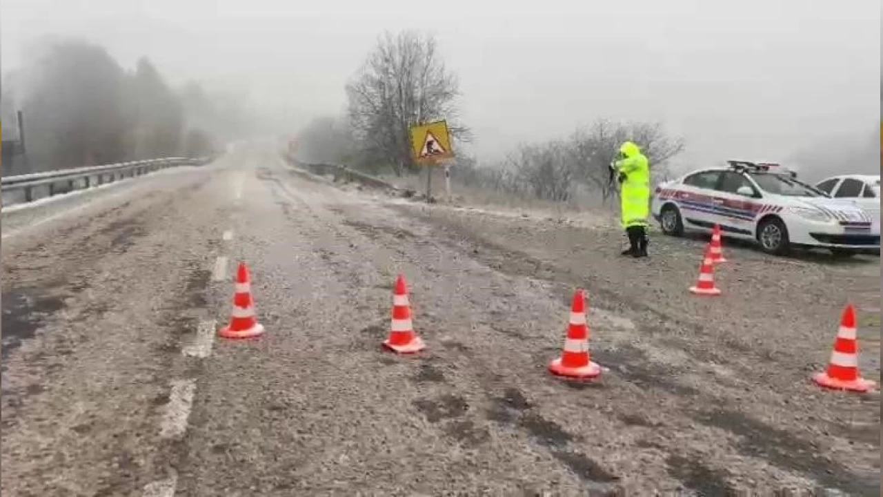 Bursa'da kar ya����yla hayat durdu