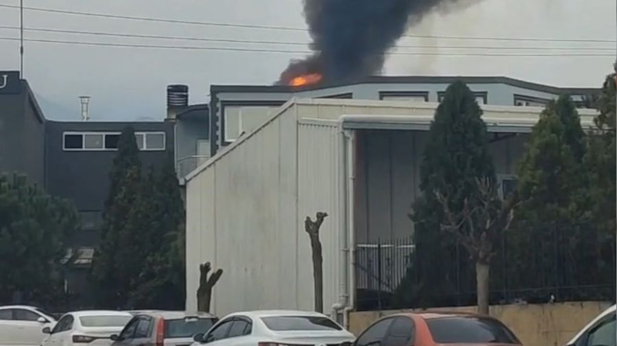 Bursa'da korkutan fabrika yangını