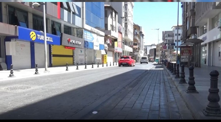 Cadde ve sokaklar bu kez boş kaldı
