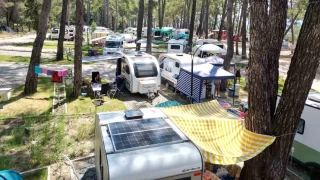 adr ve karavan tatilcileri 'sakin kent' Akyaka'ya akn etti