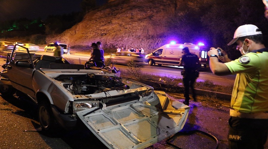 �ald��� otomobille kaza yapt�