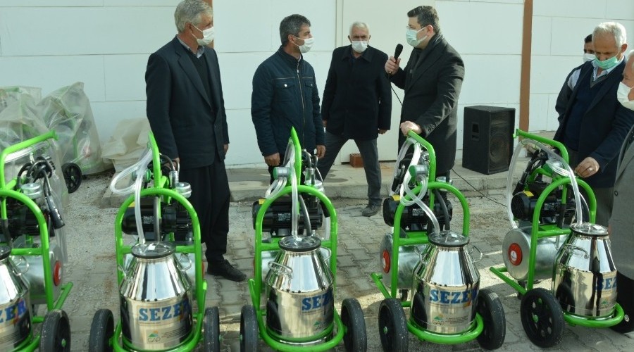 Çelikhan'da yetiştiricilere süt sağım makinesi