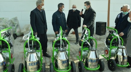 Çelikhan'da yetiştiricilere süt sağım makinesi