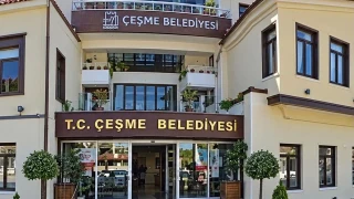 �e�me Belediyesi'ne y�nelik "su� �rg�t� kurma, y�netme ve �ye olma", "r��vet", "irtikap" ve "resmi belgede sahtecilik" su�lar� kapsam�nda y�r�t�len soru�turmada 12 ki�i hakk�nda g�zalt� karar� verildi
