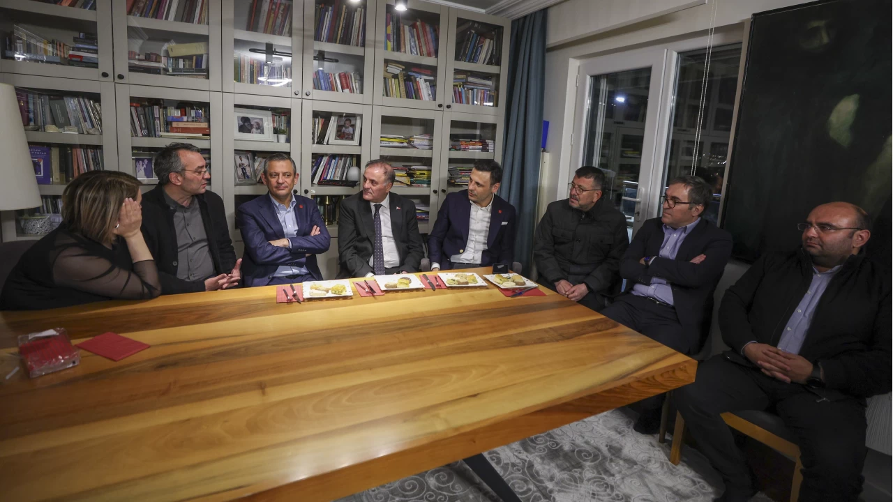 CHP Genel Başkanı Özel, Mahir Polat'ı ziyaret etti