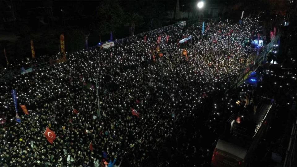 CHP'nin mitinginde 35 ki�i g�zalt�na al�nd�