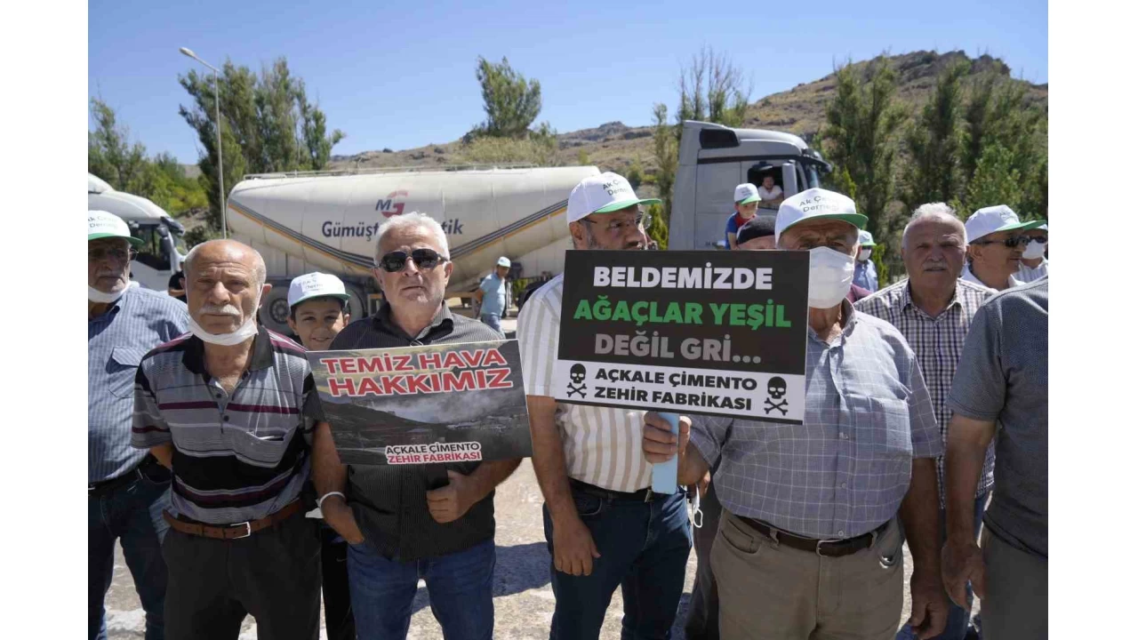 �imento fabrikas�n�n tozu, beldeyi isyan ettirdi