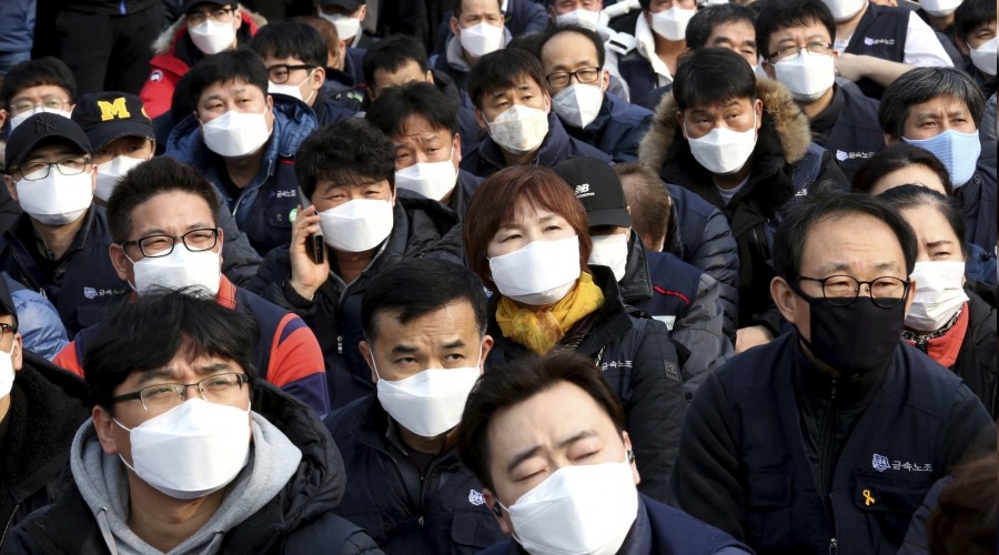 Çin'deki salgın yüzünden maske satışları patladı