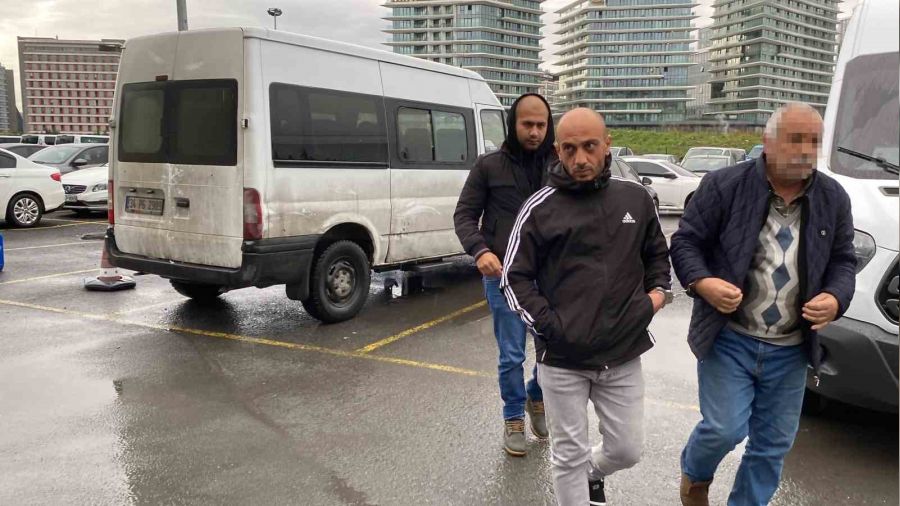 �ocuklar� sopa ile d�ven servis �of�r� adliyeye sevk edildi