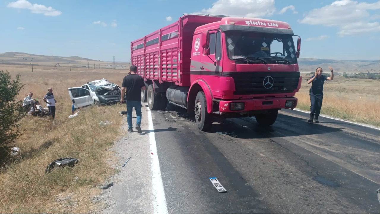 Çorum'da 5 araç birbirine girdi: 10 yaralı