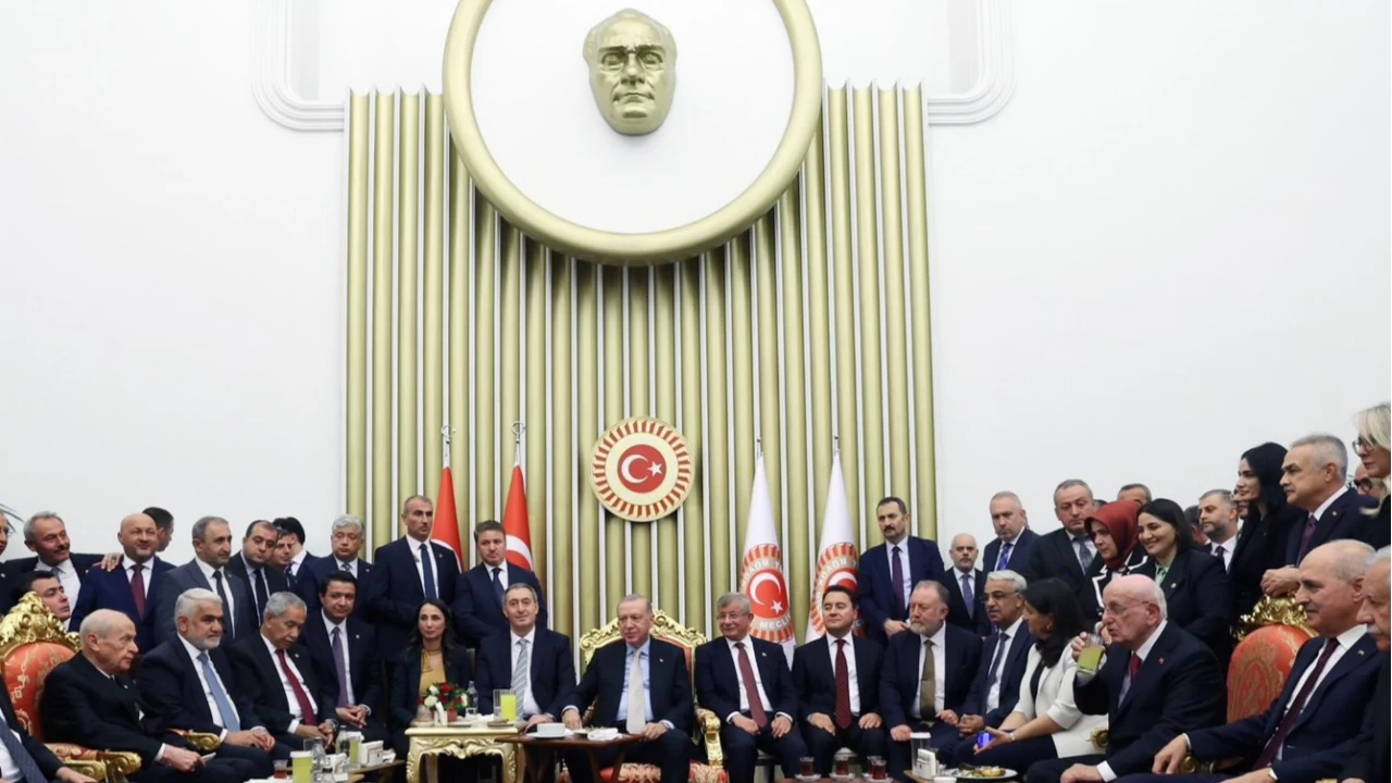 Cumhurbakan Erdoan, TBMM'de parti liderleriyle bulutu
