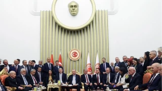 Cumhurbakan Erdoan, TBMM'de parti liderleriyle bulutu