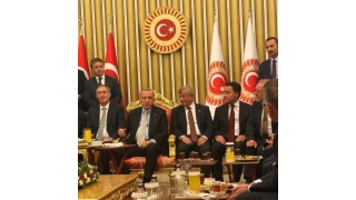 Cumhurbakan Erdoan, TBMM'de parti lideriyle bulutu