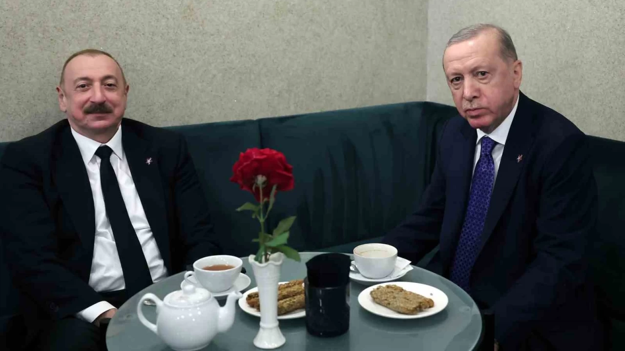 Cumhurbaşkanı Erdoğan ve Aliyev, Tiran'da çay içti