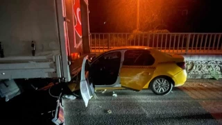 D-650'de feci kaza... Ticari taksi, kamyonete ok gibi sapland: 1 l, 1 yaral