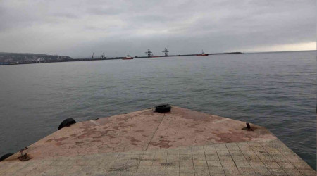 Denize atlayan 15 yaşındaki kızı vatandaşlar kurtardı