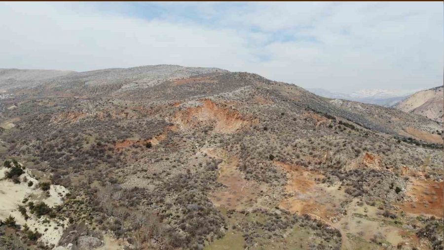 Deprem da�lar� yerinden oynatt�