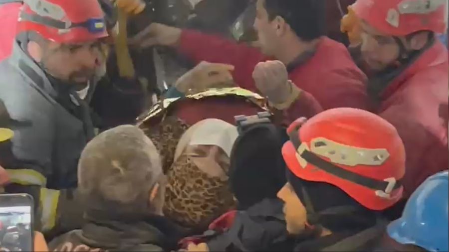 Depremde umutlar tükenmedi, 209 saat sonra kurtuluş