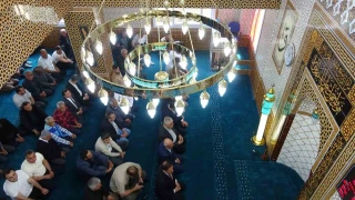 Depremin ard�ndan in�a edilen 126'nc� cami ibadete a��ld�
