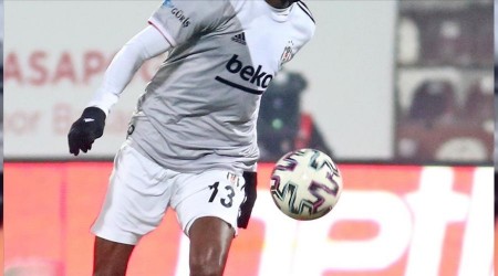 Derbi formasına taraftar eli değdi