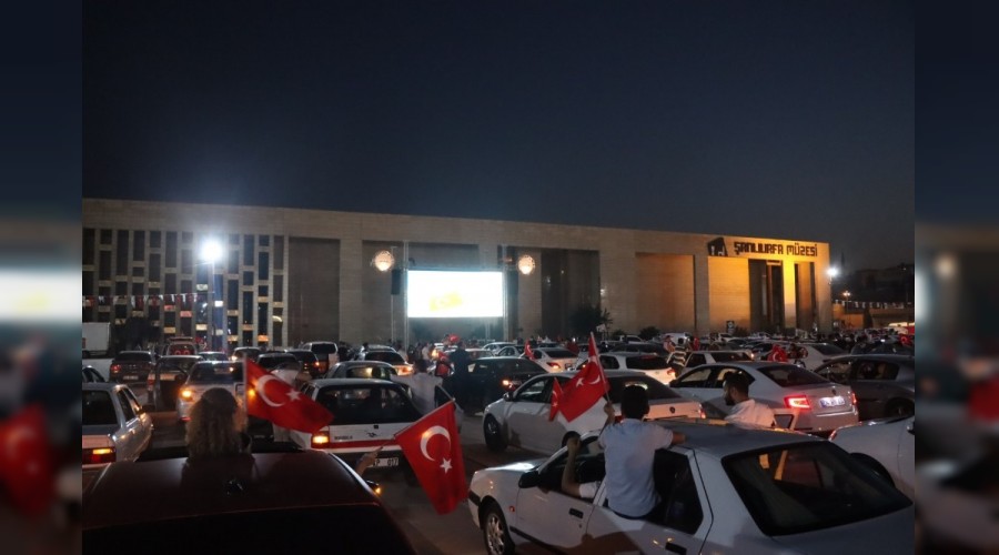 Derbi keyfini Şanlıurfalılar arabalı yaşadılar